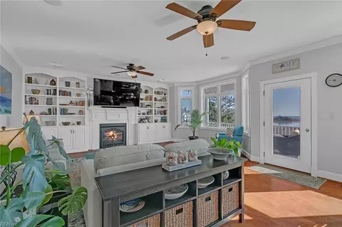 Living - 27 Rileys Way, Hampton, VA 23664 photo 2 of 2