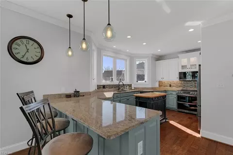 Kitchen - 27 Rileys Way, Hampton, VA 23664 photo 2 of 6