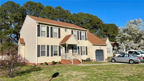 304 Spurlane Cir, Chesapeake, VA 23322