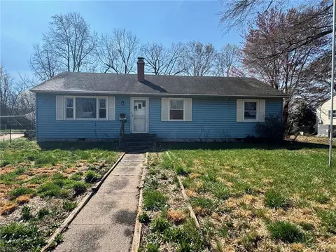 202 Woodhaven Rd, Newport News, VA 23608