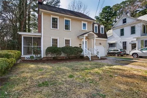 909 Howard Pl, Suffolk, VA 23434