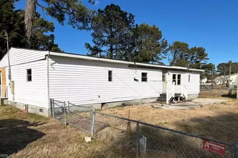 8111 Leo Ln, Chincoteague, VA 23336