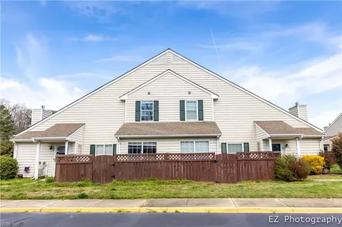 300 Hamlet Ct, Yorktown, VA 23693