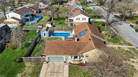 5233 Stratford Chase Dr, Virginia Beach, VA 23464