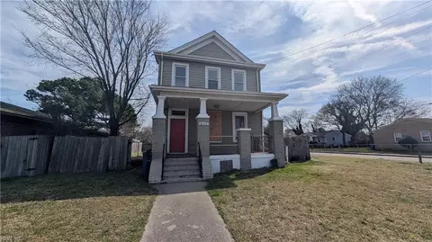 2123 Effingham St, Portsmouth, VA 23704
