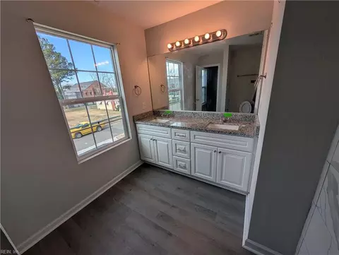 Bath - 418 Wine St, Hampton, VA 23669 photo 2 of 2