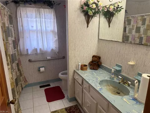 Bath - 2217 Georgetown Blvd, Chesapeake, VA 23325 photo 3 of 4