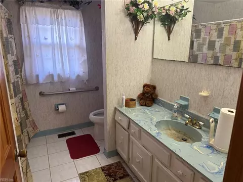Bath - 2217 Georgetown Blvd, Chesapeake, VA 23325 photo 1 of 4