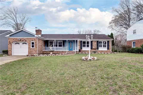 225 Shadywood Dr, Newport News, VA 23602