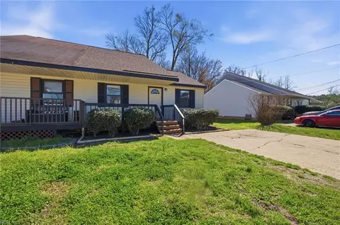 102 Diamond Ave #D, Chesapeake, VA 23323