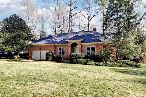 612 Beechwood Dr, Williamsburg, VA 23185