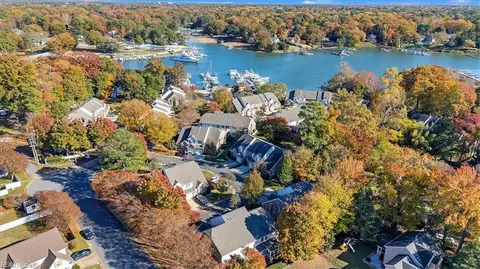 100 Bluff Ter, Newport News, VA 23602