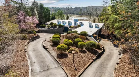 220 Southpoint Dr, Williamsburg, VA 23185