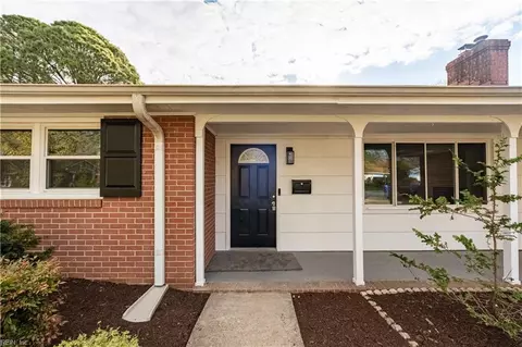 16 Mckinley Dr, Newport News, VA 23608