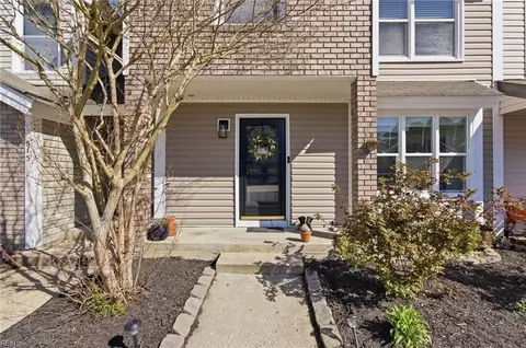 517 Long Pt, Chesapeake, VA 23322