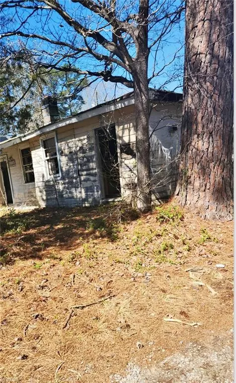 14367 Bethel Church Ln, Smithfield, VA 23430