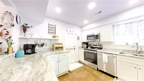 6 El Paso Ct, Hampton, VA 23663