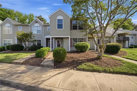 18 Inlandview Dr #B, Hampton, VA 23669