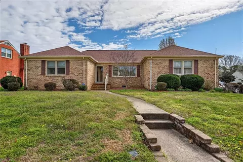 808 Ventnor Dr, Newport News, VA 23608