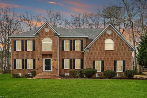 102 Homestead Pl, Yorktown, VA 23693