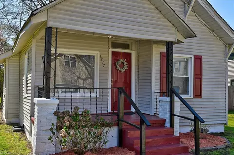 2717 Thomas St, Chesapeake, VA 23323