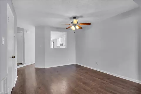 Living - 71 Waters Edge Cir, Hampton, VA 23669 photo 4 of 4