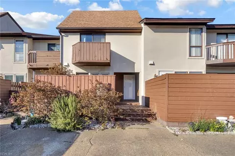 71 Waters Edge Cir, Hampton, VA 23669