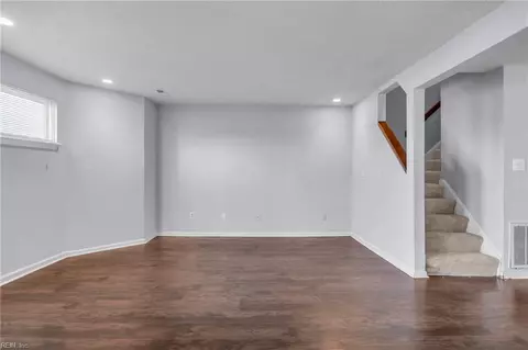 Living - 71 Waters Edge Cir, Hampton, VA 23669 photo 2 of 4