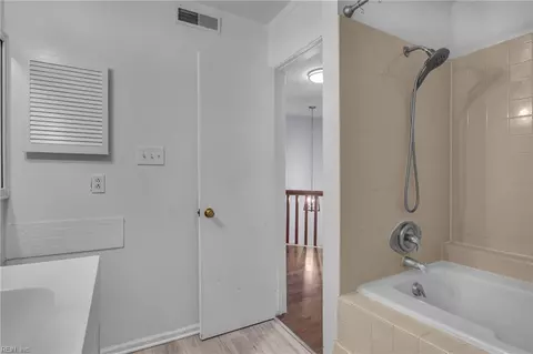 Bath - 71 Waters Edge Cir, Hampton, VA 23669 photo 2 of 3