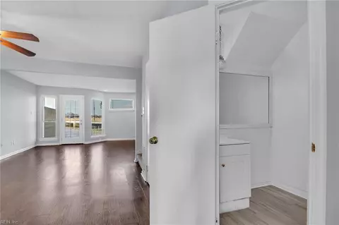 Entry Way - 71 Waters Edge Cir, Hampton, VA 23669 photo 1 of 2