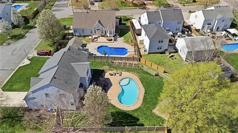 820 Amberline Dr, Chesapeake, VA 23322