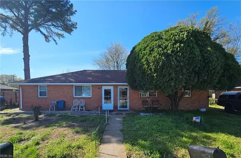 2017 Pond Ln, Chesapeake, VA 23324