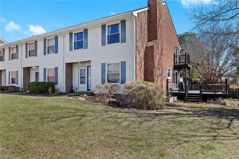 424 9th St, Virginia Beach, VA 23451