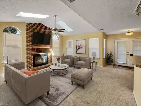 422 Lees Mill Dr, Newport News, VA 23608