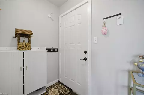 Entry Way - 246 Dockside Dr #C, Hampton, VA 23669 photo 1 of 2