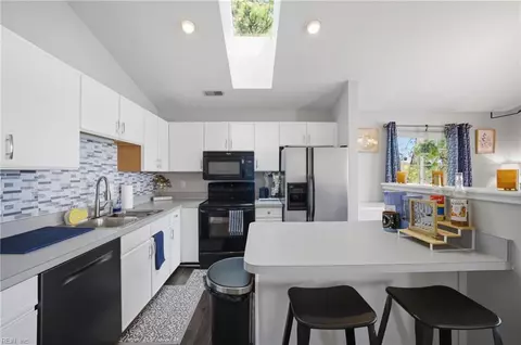 Kitchen - 246 Dockside Dr #C, Hampton, VA 23669 photo 1 of 3