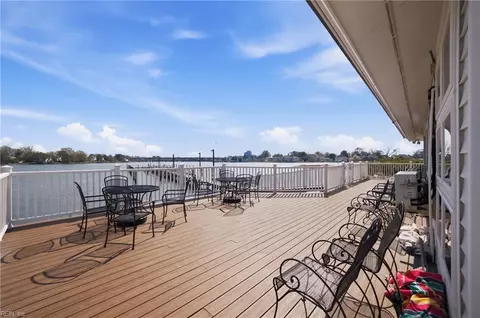 Exterior - 246 Dockside Dr #C, Hampton, VA 23669 photo 3 of 5