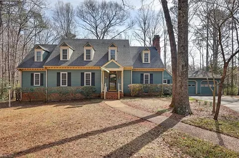 901 Pinewood Dr, Henrico County, VA 23238