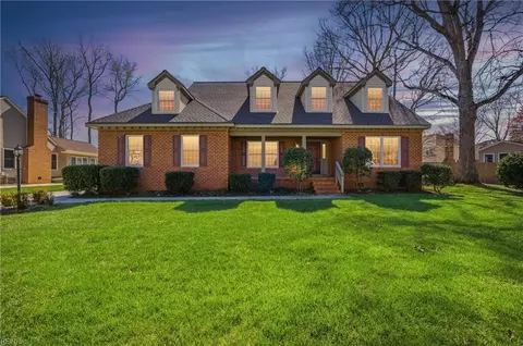 613 Royal Grant Dr, Chesapeake, VA 23322