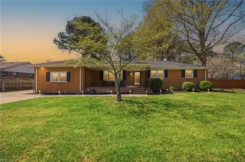1248 Kingsway Dr, Chesapeake, VA 23320