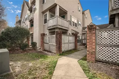 12846 Daybreak Cir, Newport News, VA 23602
