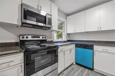 2504 Cromwell Dr, Norfolk, VA 23509