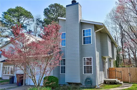 705 Pine Wood Ct, Chesapeake, VA 23320