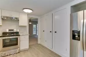 Entry Way - 7 White Oak Trl, Hampton, VA 23669 photo 3 of 3