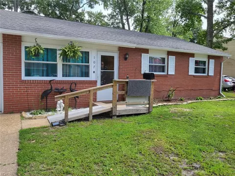 Exterior - 107 Fort Worth St, Hampton, VA 23669 photo 5 of 7