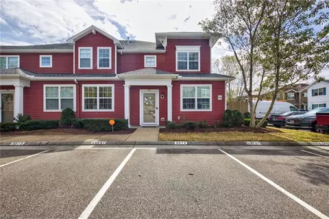 700 Lacy Oak Dr, Chesapeake, VA 23320