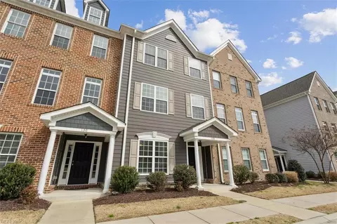 128 Daybeacon St, Yorktown, VA 23692
