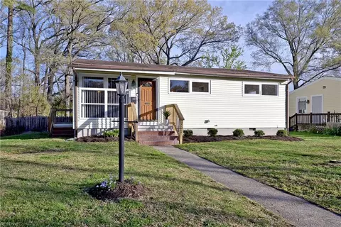 707 72nd St, Newport News, VA 23605