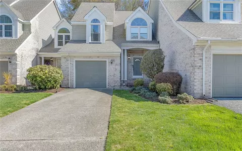 912 Shoal Creek Trl, Chesapeake, VA 23320