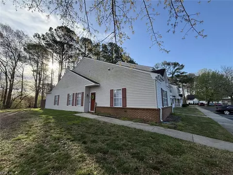 410 Crescent Ct, Yorktown, VA 23693